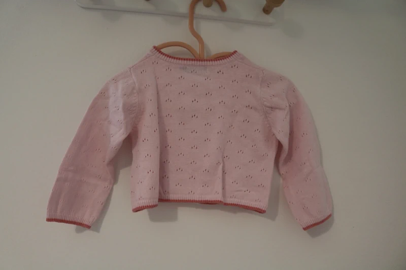 Ensemble haut Primark, pantalon Kiabi et gilet Catimini 6 mois - photo numéro 12