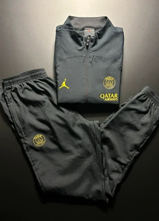 Ensemble PSG Jordan Taille M noir, marque: Jordan, état: Très bon état, taille: M, 49,00 €, 52,15 € Protection acheteurs (Pro) incluse