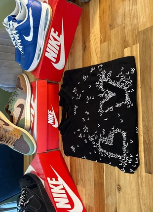 Louis Vuitton T-shirt LV spread Broderie Noir, marque: Louis Vuitton, état: Très bon état, taille: XXL, 200,00 €, 210,70 € Protection acheteurs incluse