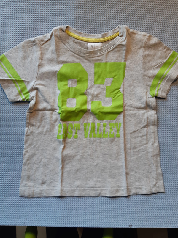 Tee shirt manches courtes taille 8 ans  1
