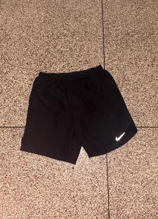 Short Nike running noir, marke: Nike, zustand: Sehr gut, größe: S, 30,00 €, 32,20 € inklusive Vinted-Käuferschutz