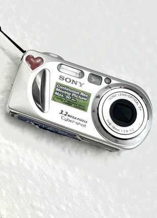 Vintage 2001 Kamera Sony Cyber-Shot, marque: Sony, état: Bon état, 40,00 €, 42,70 € Protection acheteurs incluse