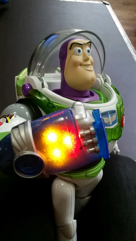 Buzz l'éclair parlant lumineux