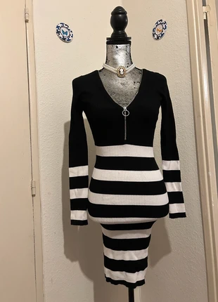 Robe hiver chic rayée guess, marke: GUESS, zustand: Sehr gut, größe: S / 36 / 8, 18,00 €, 19,60 € beinhaltet Vinted-Käuferschutz Pro
