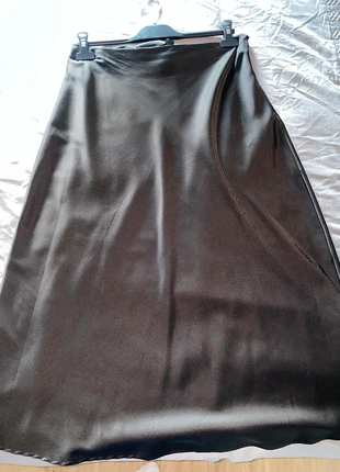 Jupe satin mi longue noire, marque: Shein, état: Neuf sans étiquette, taille: L / 40 / 12, 3,00 €, 3,85 € Protection acheteurs incluse