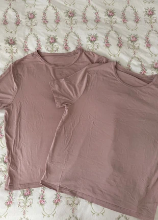 Organic basics t-shirts x2, brand: Organic Basics, condizioni: Ottime, taglia: XS / IT 38 / EU 34, €14.00, €15.40 include la Protezione acquisti