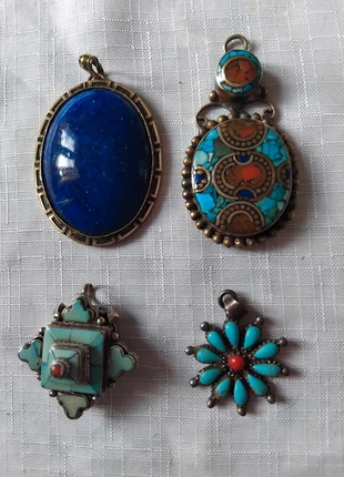 Pendentif médaillon pierres naturelles, marca: Fabrication Artisanale, estado: Muito bom, €25.00, €26.95 inclui Proteção do Comprador