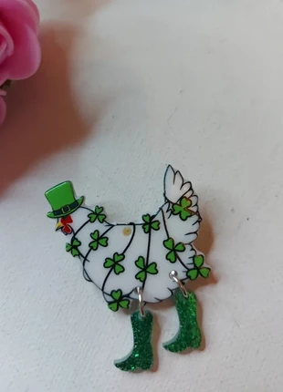 Broche petite poule verte de noël guirlande chapeau et bottes, brand: Poulette, condition: Very good, €7.90, €9.00 includes Buyer Protection
