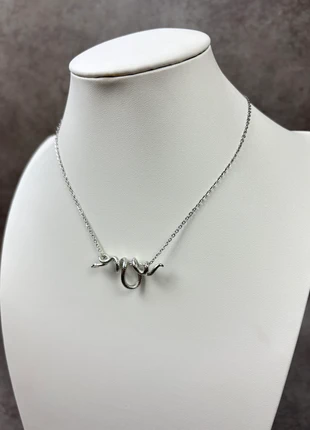 Collier, chaine Y2K, Vintage argent en acier inoxydable à pendentif serpent - 2000's, merk: Aesthetic, staat: Heel goed, € 10,00, € 11,20 inclusief Kopersbescherming Pro