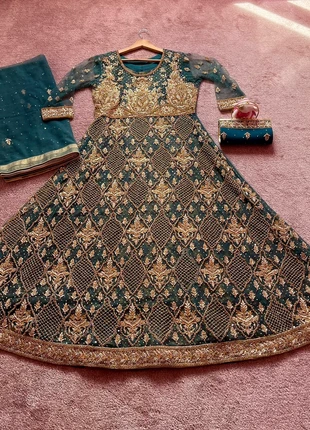 Robe de fête / Robe de Cérémonie ( taille M / L ) , marque: Designers, état: Très bon état, taille: L / 40 / 12, 180,00 €, 189,70 € Protection acheteurs incluse