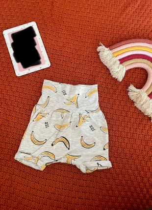 Short motifs bananes, merk: H&M, staat: Nieuw zonder prijskaartje, maat: Tot 1 maand / 50 cm, € 1,00, € 1,75 inclusief Kopersbescherming