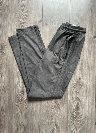 Jogging Adidas Gris Foncé, merk: adidas, staat: Goed, maat: S, € 6,00, € 7,00 inclusief Kopersbescherming