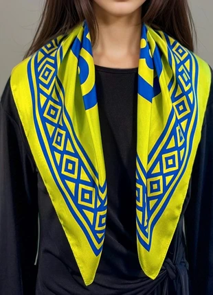 Carré de soie 66 cm – Cib, le Vautour | Collection Maya Pop AKÅSA Biarritz, marque: AKASABiarritz, état: Neuf sans étiquette, 59,90 €, 63,60 € Protection acheteurs (Pro) incluse