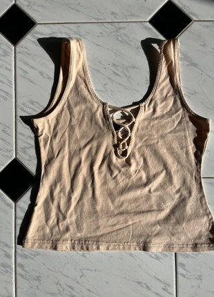 Camiseta Nude escote cruzado de HyM, brand: H&M Divided, condizioni: Nuovo senza cartellino, taglia: M / IT 42 / EU 38, €2.00, €2.80 include la Protezione acquisti