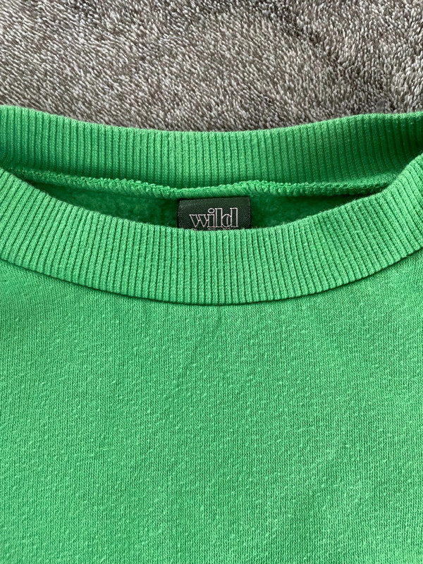 Green cropped sweatshirt 2