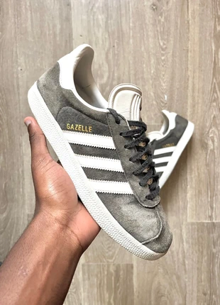 Adidas gazelle grise, taille 40, marque: adidas, état: Très bon état, taille: 40, 35,00 €, 37,45 € Protection acheteurs incluse