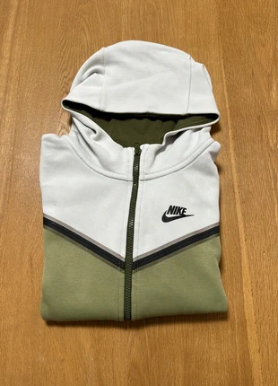 Nike Tech Kaki et Blanc - Taille L Enfant / XS Adulte, marca: Nike, estado: Bueno, tamaño: XS, 20,00 €, 21,70 € Protección al comprador incluida