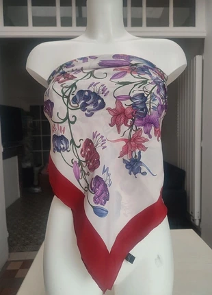 Carré de soie 90x90cm Medici, marca: Medici, estado: Muy bueno, 8,00 €, 9,10 € Protección al comprador incluida