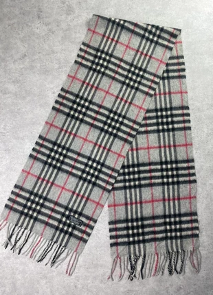 Écharpe Burberry en cachemire à carreaux gris, marke: Burberry, zustand: Sehr gut, 39,00 €, 41,65 € beinhaltet Vinted-Käuferschutz Pro
