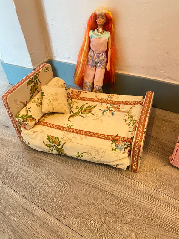 Lit+ barbie + valise salle de bain vintage  3