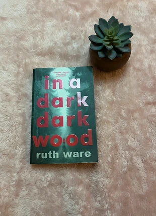 Livre In a Dark, Dark Wood – Ruth Ware – Anglais, staat: Veelgebruikt, € 1,00, € 1,75 inclusief Kopersbescherming
