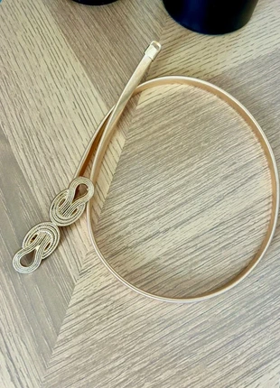 🟡 Ceinture fine dorée à double nœud – Métal extensible – Neuve, staat: Nieuw zonder prijskaartje, maat: Aanpasbaar, € 14,90, € 16,35 inclusief Kopersbescherming