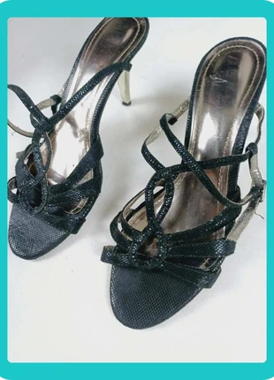 A1265 - Sandálias femininas de salto alto Fuxia T38 | Elegant and Versatile Heels, brand: Fuxia, condizioni: Discrete, taglia: 38, €14.00, €15.40 include la Protezione acquisti