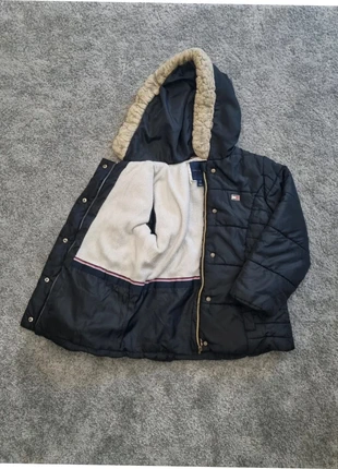 manteau matelassé / doudoune Tommy Hilfiger noir avec capuche zip et boutons Taille XXS, brand: Tommy Hilfiger, condizioni: Ottime, taglia: 7 anni / 122 cm, €32.00, €34.30 include la Protezione acquisti