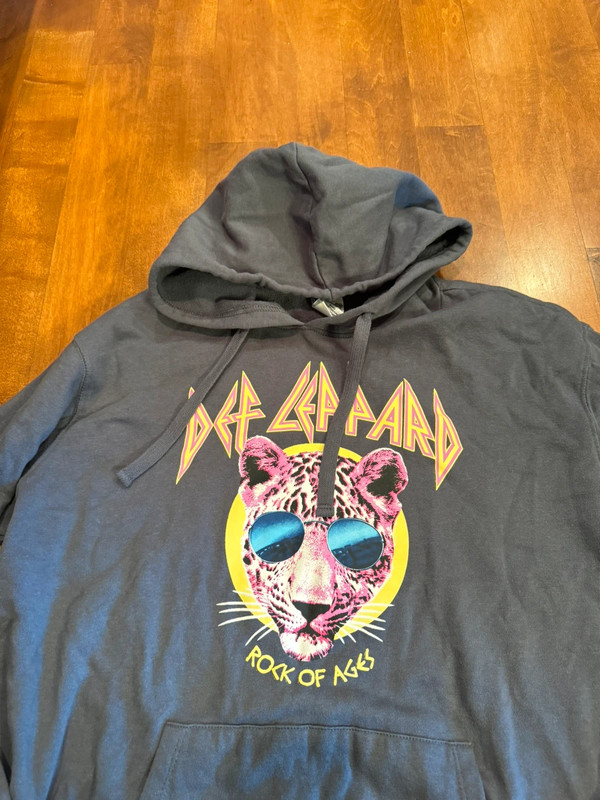 Woman’s Def Leppard hoodie 2