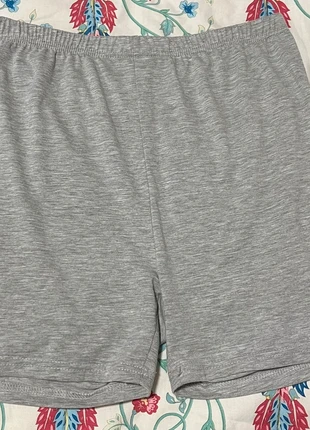 Leggings cortos grises talla L, brand: Shein, condizioni: Nuovo senza cartellino, taglia: L / IT 44 / EU 40, €3.00, €3.85 include la Protezione acquisti