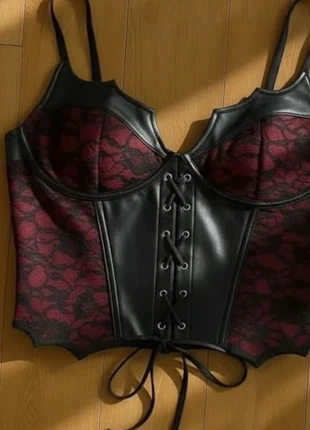Corset gothique bordeaux et noir à lacets – style dark romance, marke: UmbraLace, zustand: Sehr gut, größe: S / 36 / 8, 36,90 €, 39,45 € inklusive Vinted-Käuferschutz