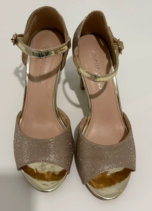 Sandalia saltos altos dourados, marca: CHC-Shoes, estado: Muito bom, tamanho: 38, €10.00, €11.20 inclui Proteção do Comprador