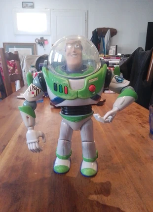 Figurine buzz l'éclair, marque: Disney, état: Bon état, taille: Prématuré, jusqu'à 44cm, 6,00 €, 7,00 € Protection acheteurs incluse