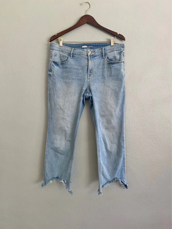 Old Navy Womens Jeans Size 12 Cropped Raw Hem Distressed Light Wash Stretch 1
