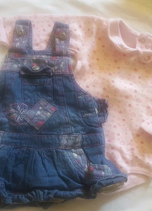 Lot de Robe et bodie, zustand: Sehr gut, größe: 6-9 Monate / 68, 1,50 €, 2,28 € inklusive Vinted-Käuferschutz