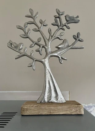 metal sculpture of a tree mounted on a natural wooden base, merk: metal sculpture of a tree mounted on a natural woo, staat: Nieuw zonder prijskaartje, € 10,00, € 11,20 inclusief Kopersbescherming Pro