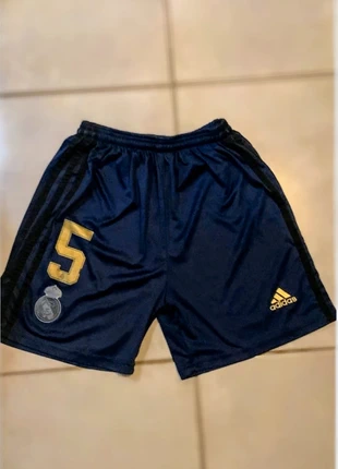 Short real Madrid année 2019 2020 adidas. Taille XS, brand: adidas, condizioni: Ottime, taglia: 14 anni / 164 cm, €11.00, €12.25 include la Protezione acquisti