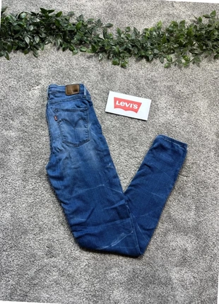 Jean Levi’s Skinny, W25, FR 34, bleu foncé usé, coupe près du corps, femme, marque: Levi's, état: Très bon état, taille: XS / 34 / 6, 12,95 €, 14,30 € Protection acheteurs incluse