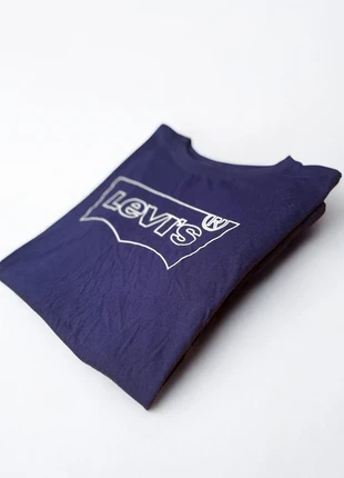 T-shirt Levi’s bleu marine / manches longues / 100 % coton - 14 ans, merk: Levi's, staat: Heel goed, maat: 14 jaar / 164 cm, € 9,00, € 10,15 inclusief Kopersbescherming