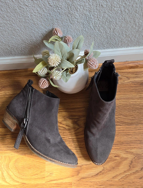 🌻40% off bundles🌻Dolce Vita Booties 1