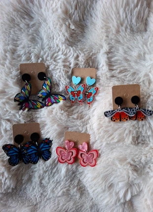 5 paar vlinder oorbellen, merk: Merk, staat: Heel goed, € 5,00, € 5,95 inclusief Kopersbescherming