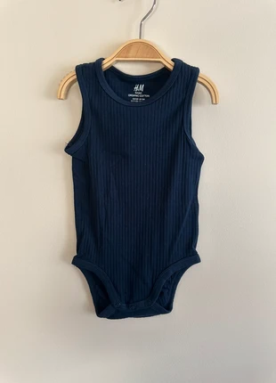 Body de Bebé H&M - Algodão Orgânico Novo- Tamanho 9-12M (EUR 80), marca: H&M, estado: Novo sem etiquetas, tamanho: 9-12 meses / 74 cm, €1.00, €1.75 inclui Proteção do Comprador