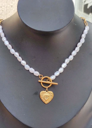 Collier maille trombone et perles blanches et pendentif cœur sacré, ex-voto - Acier inoxydable, marque: Vintage Chic, état: Très bon état, 11,50 €, 12,78 € Protection acheteurs (Pro) incluse