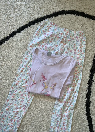 Pyjama enfant ( haut et bas ) rose Lila avec motifs oiseaux bleu jaune et rose, brand: Petit Bateau, condizioni: Ottime, taglia: 10 anni / 140 cm, €8.00, €9.10 include la Protezione acquisti