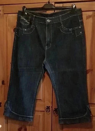 Jeans 3/4 Femme, marque: Cora, état: Très bon état, taille: 4XL / 48 / 20, 15,00 €, 16,45 € Protection acheteurs incluse