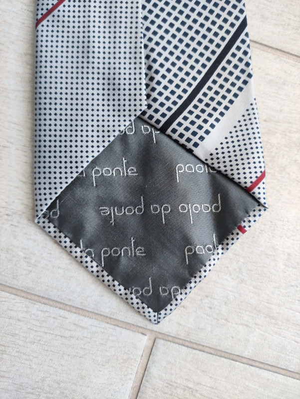 Cravatta Paolo Da Ponte 100% seta grigio motivo a righe oblique e quadratini blu-rosso 5