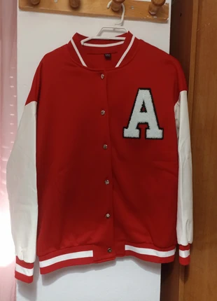 Chaqueta de béisbol roja y blanca, marca: Shein, estado: Nuevo sin etiquetas, tamaño: M, 10,00 €, 11,20 € Protección al comprador incluida