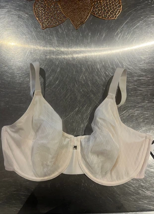 Soutien gorge Chantelle 100D, marque: Chantelle, état: Neuf avec étiquette, taille: 100D, 35,00 €, 37,45 € Protection acheteurs (Pro) incluse