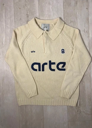 Football Knit / Pull Arte | Crème logo brodé / taille M / Neuf, merk: Arte, staat: Nieuw zonder prijskaartje, maat: M, € 89,00, € 94,15 inclusief Kopersbescherming