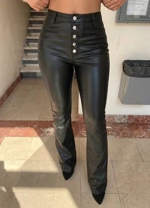 Pantalon flare simili cuir noir – taille haute boutons, marque: Vintage, état: Très bon état, taille: M / 38 / 10, 50,00 €, 53,20 € Protection acheteurs incluse